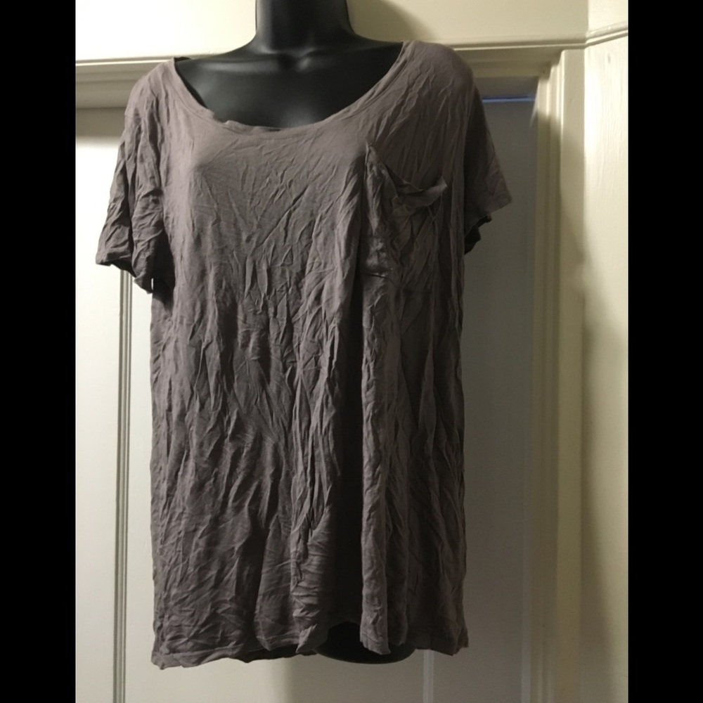 Basic T-shirt barely worn